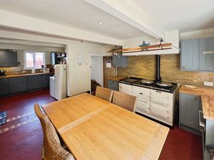Kitchen- click for photo gallery